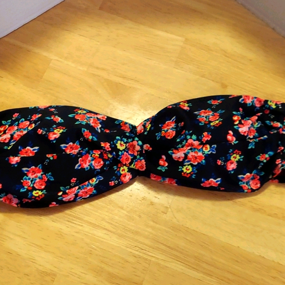 Forever 21 Dark‎ Floral Twist Front Bandeau Bikini Top